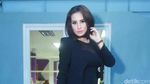 Senyum Manja Shinta Bachir