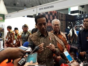 Keliling Pameran Inacraft, Jokowi Beli Apa Saja?