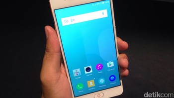 Serupa M2, di M2 lite juga kamera depan lebih tinggi sebesar 16 MP, sedangkan kamera utamanya 13 MP. Foto: detikINET/Agus Tri Haryanto