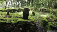 Di balik savana Fulan Fehan yang indah di Atambua, ada Benteng Makes yang misterius. Ada tempat pemenggalan kepala berselimut suasana mistis (Fitraya/detikTravel)
