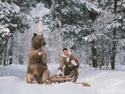 Karya Fotografer Satukan Hewan Liar dengan Model Cantik