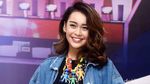 Pakai Kalung Power Rangers, Conchita Caroline Tetap Seksi?