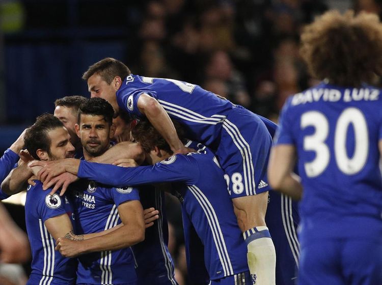 Chelsea Kokohkan Diri di Puncak