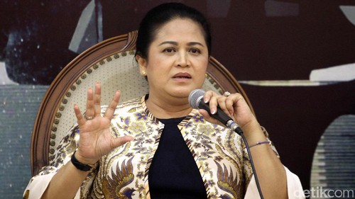 Connie Rahakundini Bakrie merupakan pengamat militer