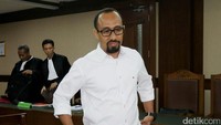 Mantan anggota DPR Andi Taufan Tiro divonis 9 penjara oleh ketua majelis hakim Fasal Bahri saat membacakan surat putusan di PN Tipikor, Jl Bungur Besar Raya, Jakarta Pusat, Rabu (26/4/2017). Andi terbukti menerima suap terkait pembangunan jalan di Provinsi Maluku dan Maluku Utara yang disalurkan melalui program aspirasinya selaku anggota DPR.