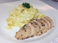 Carpediem: Di Sini Bisa Menyantap Salmon Panggang Miso dengan Suasana Romantis