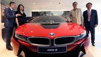 Fasilitas servis dari dealer ini tak hanya khusus untuk BMW i saja, namun semua mobil BMW juga bisa datang untuk service juga. Bahkan untuk konsumen yang sudah memiliki BMW i performance juga bisa service di dealer ini. Pool/dok. BMW.