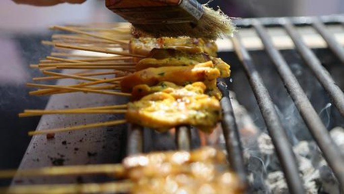 Mau Bikin Sate Ayam Bumbu Kacang yang Enak? Ini Triknya dari Chef