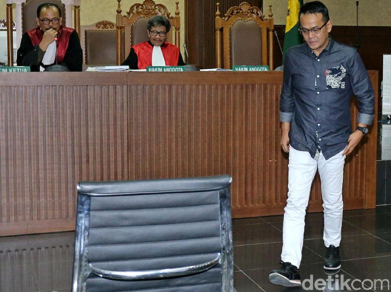 Kasus Bakamla, Suami Inneke Koesherawati Dituntut 4 Tahun Penjara Kasus Bakamla, Suami Inneke Koesherawati Dituntut 4 Tahun Penjara