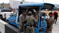 Satpol PP berjaga di Kalijodo.