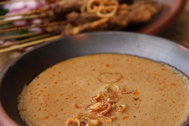 Mau Bikin Sate Ayam Bumbu Kacang yang Enak? Ini Triknya dari Chef
