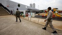 Mereka nantinya akan ditempatkan di  lokasi binaan (lokbin) pujasera yang tengah dibangun.