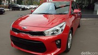 Sebelum diluncurkan di IIMS, detikOto mendapatkan foto-foto KIA Rio generasi terbaru ini. Beberapa perbedaan terlihat pada Kia Rio generasi terbaru ini dibandingkan model sebelumnya.