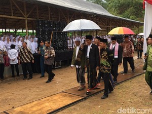 Saat Deddy dan Dedi Sehari Mendampingi Jokowi