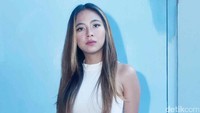 Wanita berusia 29 tahun itu tampak semakin eksotis dengan kulit kecoklatannya itu. Pool/Noel/detikFoto.