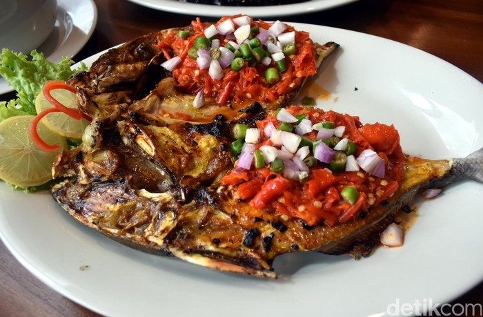 Makan Siang dengan Ikan Bakar Enak di 5 Tempat Ini