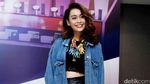 Pakai Kalung Power Rangers, Conchita Caroline Tetap Seksi?