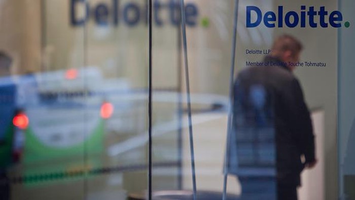 The entrance to the Deloitte accountants offices. Little New Street, London. (Photo by In Pictures Ltd./Corbis via Getty Images)