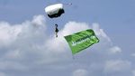 40 Penerjun Pecahkan Rekor Mass Jumping and Big Formation