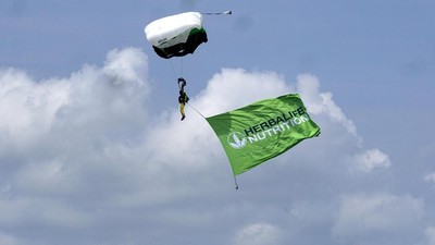 40 Penerjun Pecahkan Rekor Mass Jumping and Big Formation
