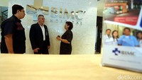Hari ini, Rabu (26/4/2017), BIMC Hospital meluncurkan logo baru. Peluncuran dengan dihadiri Direktur BIMC Siloam Nusa Dua Dr I A Made Ratih Komala Dewi, Executive Chairman BIMC Siloam Bali Operation Craig Beveridge dan Kepala DivisionHead ASMA Hermes Santosa.