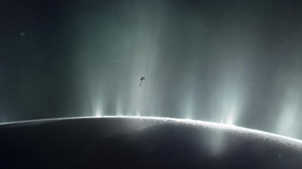Ilustrasi penampakan pesawat luar angkasa Cassini yang mengorbit Saturnus