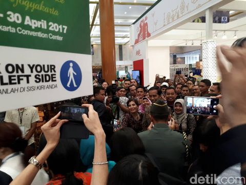 Presiden Jokowi jadi sasaran selfie