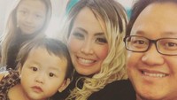Pinkan Mambo telah mempunyai dua orang anak dari dua pernikahan terdahulunya. (Dok. Instagram/pinkan_mambo)