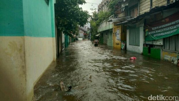 Hujan Deras, Jalan Bangka dan Pondok Karya Terendam Banjir