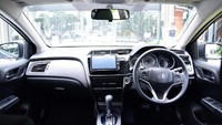 New Honda City dilengkapi Smart 8 inchi Floating A/V System untuk memainkan multimedia dalam berbagai format serta dapat dihubungkan dengan perangkat platform iOs dan Android. Pengaturan audio serta fungsi lain dapat dilakukan dengan Audio Steering Switch . Foto: Dok. PT Honda Prospect Motor