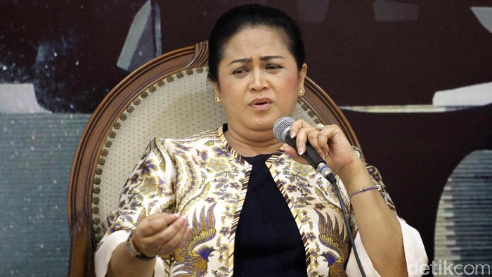Connie Rahakundini Bakrie merupakan pengamat militer