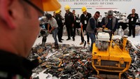 Senjata tersebut disita dari berbagai pasar ilegal di Meksiko. REUTERS/Carlos Jasso.