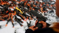 Hal itu dilakukan karena senjata replika mainan tersebut tidak sesuai dengan standar yang dikeluarkan Meksiko. REUTERS/Carlos Jasso.