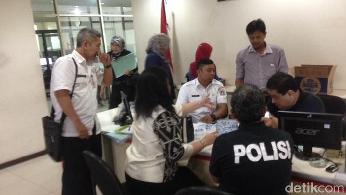 Polisi dan Dinkes DKI Geledah Klinik Zam-Zam di Condet