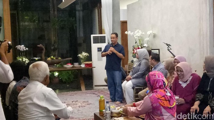 Eratkan Silaturahmi, Anies dan Sandiaga Gelar Pertemuan Keluarga