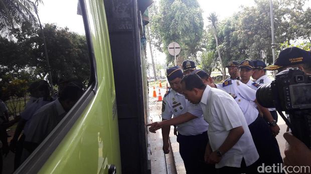 Menhub akan Buka Kembali Jembatan Timbang Balonggandu Karawang