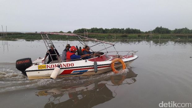 Menhub menyusuri sungai CBL Kabupaten Bekasi.