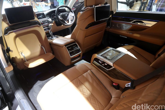 Konsumen Mobil Mewah Lebih Pentingkan Interior Mobil
