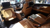 All-new BMW 740Li menggunakan transmisi steptronic 8-percepatan.