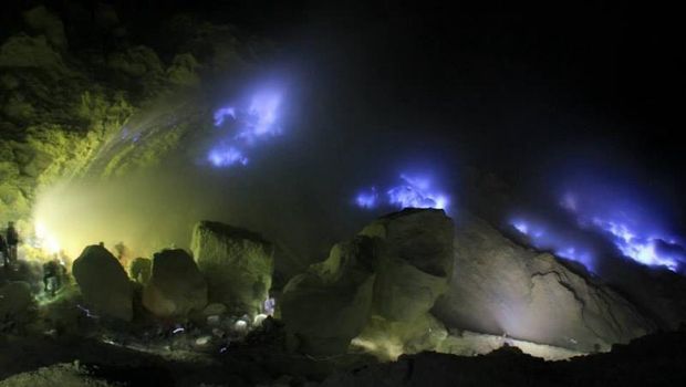 Blue Fire Kawah Ijen di Banyuwangi