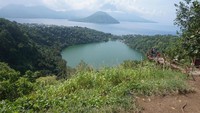 Danau Ngade berlokasi di Kaki Gunung Gamalama, Ternate, Maluku Utara. Inilah salah satu destinasi yang eksotis di sana selain Pulau Maitara, Pantai Sulamadaha dan Danau Tolire (Mustiana Lestari/detikTravel)