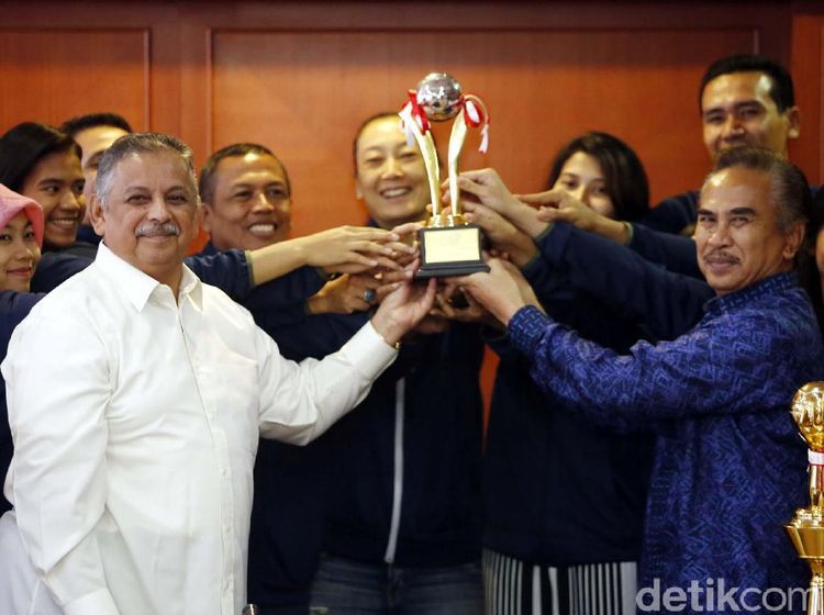 Direksi PLN Siapkan Bonus untuk Dian Wijayanti dkk.