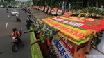 Karangan Bunga untuk Ahok Kelilingi Monas