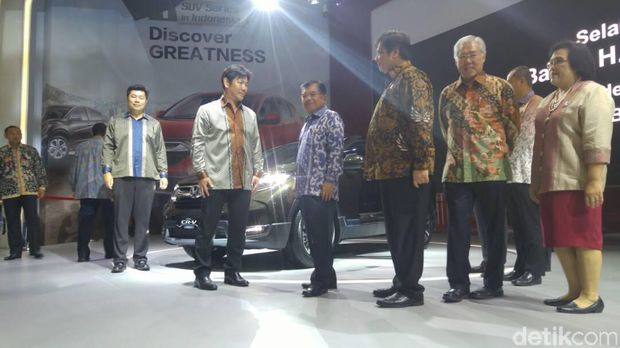 Wapres Jusuf Kalla sempat melihat-lihat All New Honda CR-V