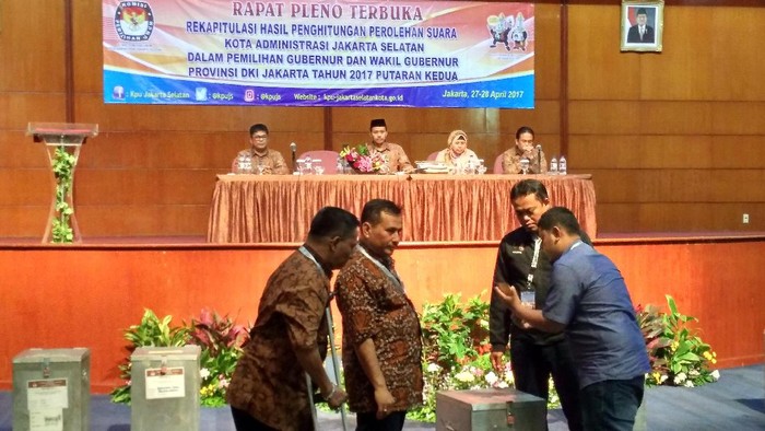 KPU Jaksel Targetkan Rekapitulasi Suara Selesai Hari Ini