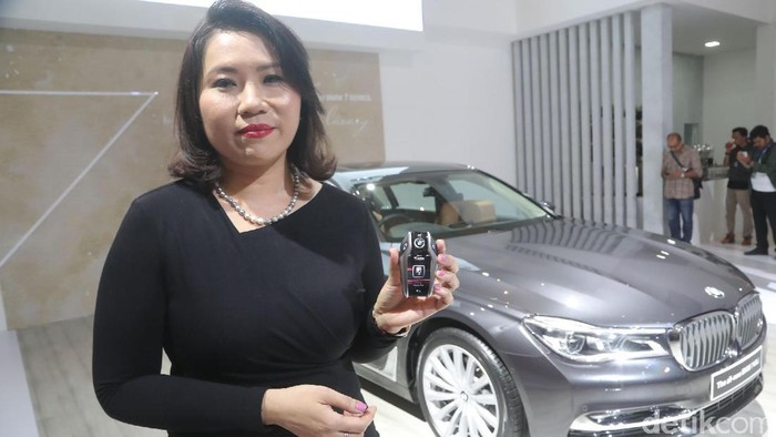 Canggih, BMW Bawa Seri 7 yang Bisa Parkir Sendiri