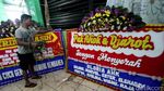 Pedagang Bunga di Rawa Belong Banjir Pesanan