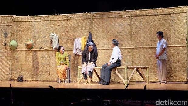 Merayakan 89 Tahun Kelompok Sandiwara Sunda Miss Tjitjih 