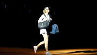 Ajang comeback Sharapova adalah di Turnamen Porsche Tennis Grand Prix 2017. Meski banyak yang menentang, dia tampil di turnamen itu setelah dapat tiket wildcard (Foto: REUTERS/Ralph Orlowski).