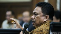 Duit ini disebut jaksa diterima dari pengusaha Andi Agustinus alias Andi Narogong setelah adanya kepastian tersedianya anggaran untuk proyek pengadaan dan penerapan e-KTP.